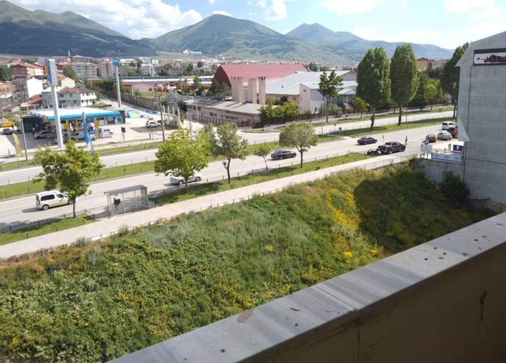 Palandöken Caddesi'nde Satılık 4+1 Güney-Doğu Cepheli Daire