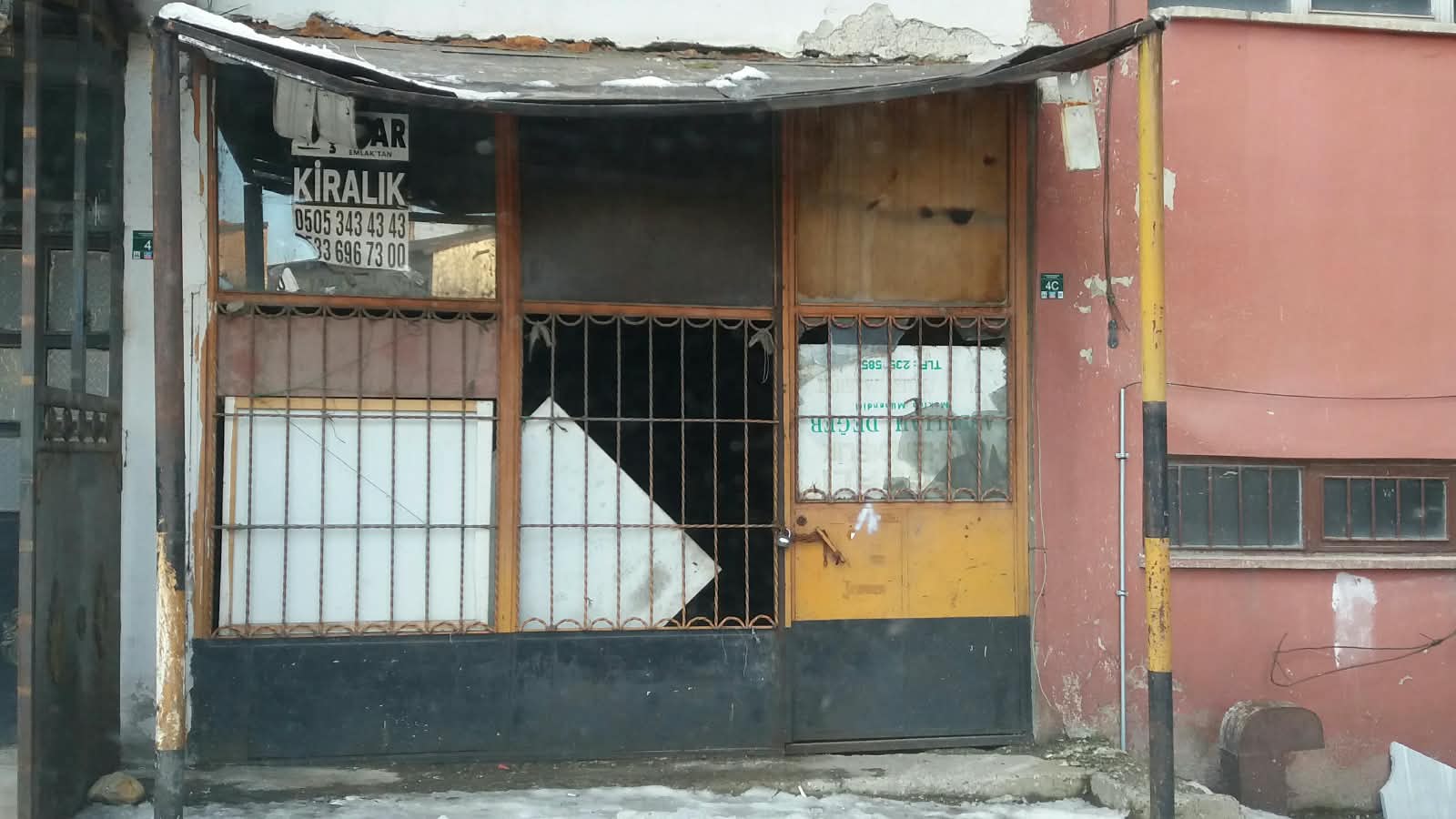 Yoncalık Merkezde 1000 m² Satılık ve Kiralık Geniş Depo