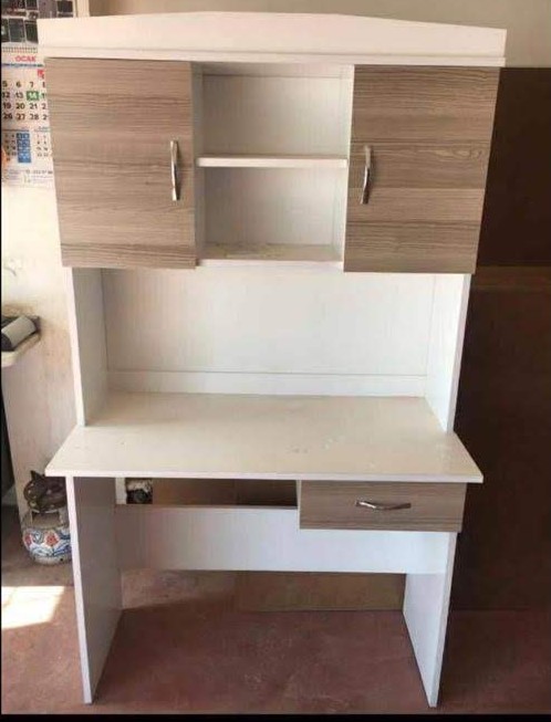 Modern ve Ergonomik Çalışma Masası