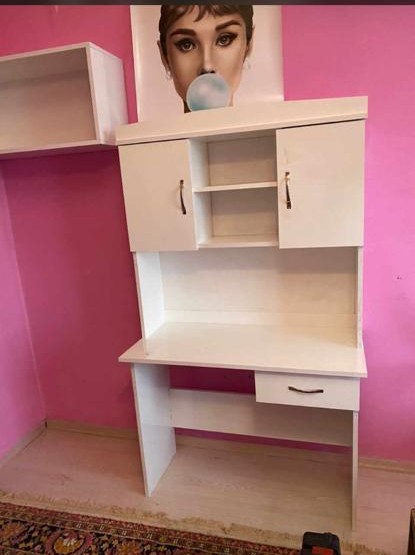 Modern ve Ergonomik Çalışma Masası