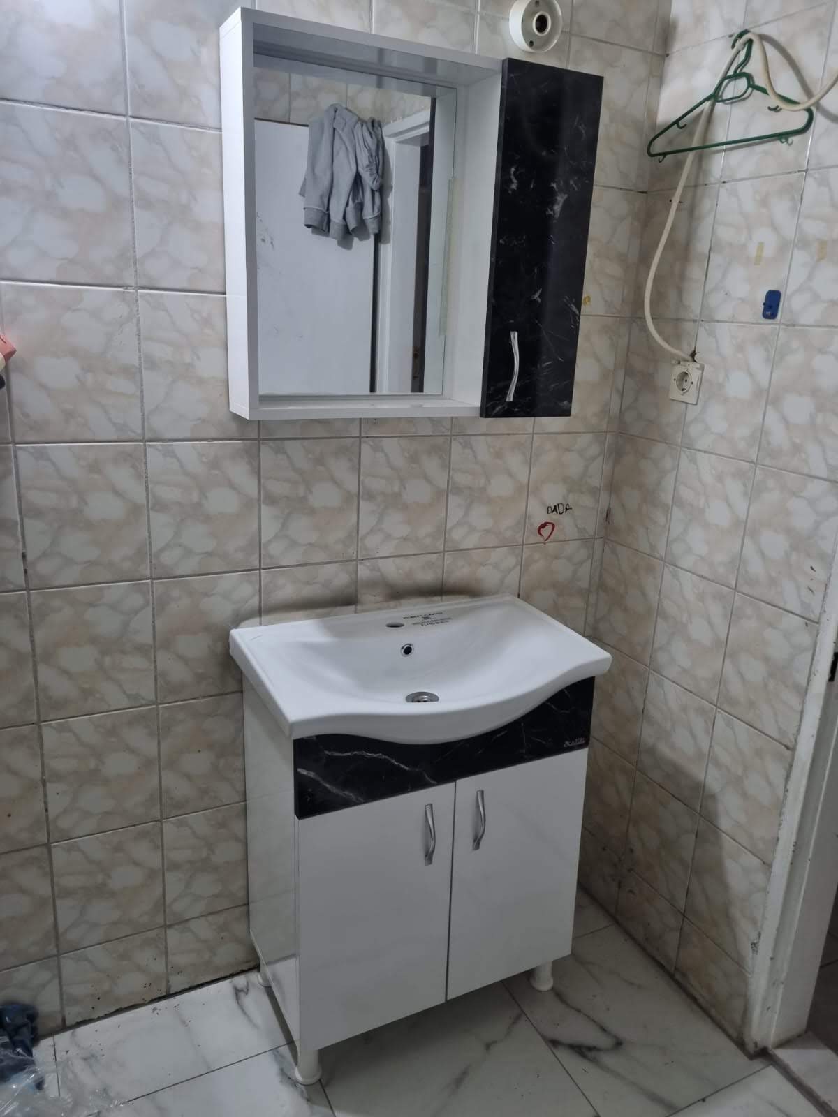 Modern Tasarım Eviyeli Banyo Dolabı - 60 cm ve 80 cm Seçenekleri