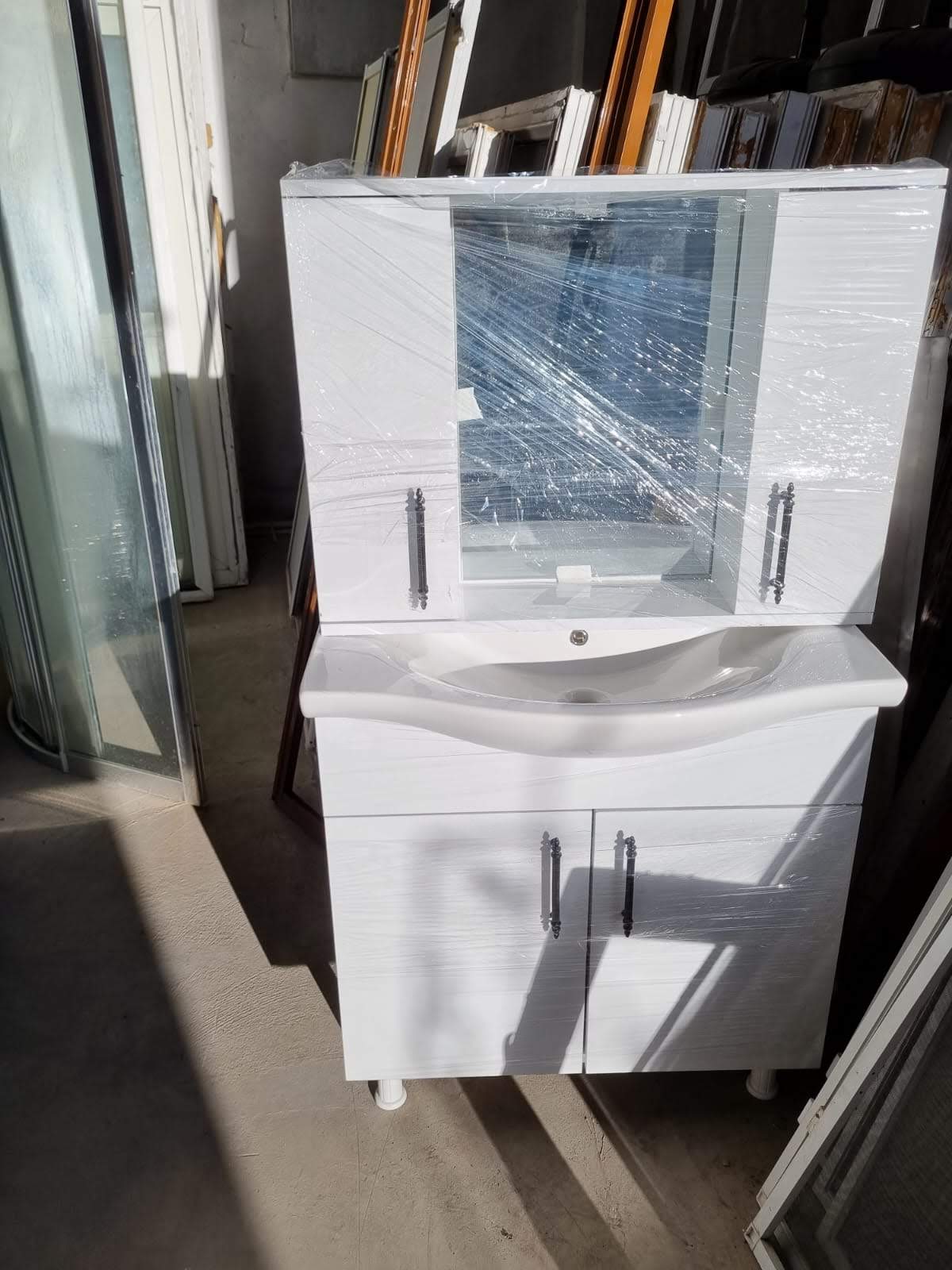 Modern Tasarım Eviyeli Banyo Dolabı - 60 cm ve 80 cm Seçenekleri