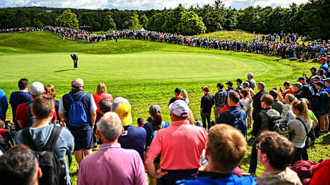 Shane Lowry putting in front of a packed out crowd