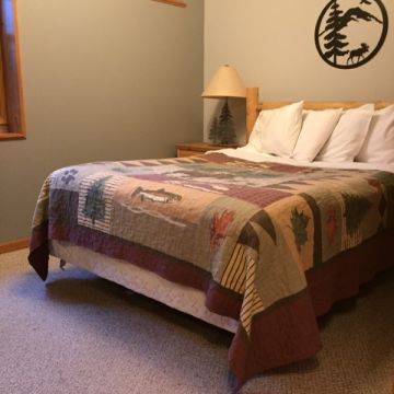 Four-Bedroom Log Cabin 21