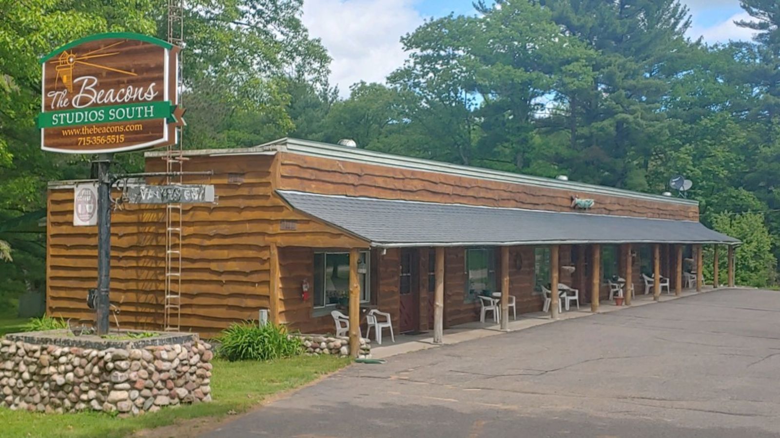 Beacons Studios South One Queen Bed The Beacons of Minocqua