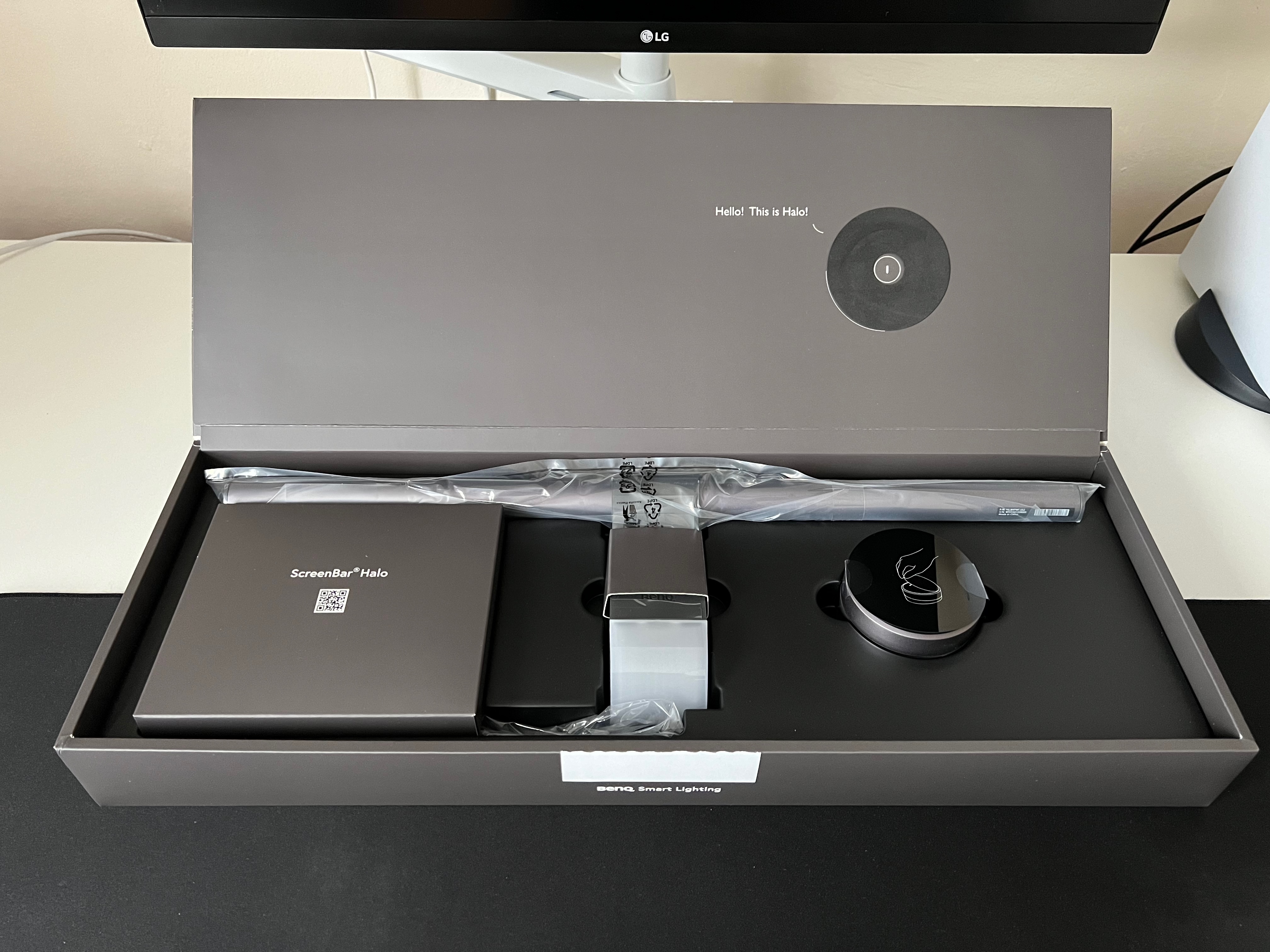 BenQ ScreenBar Halo box contents