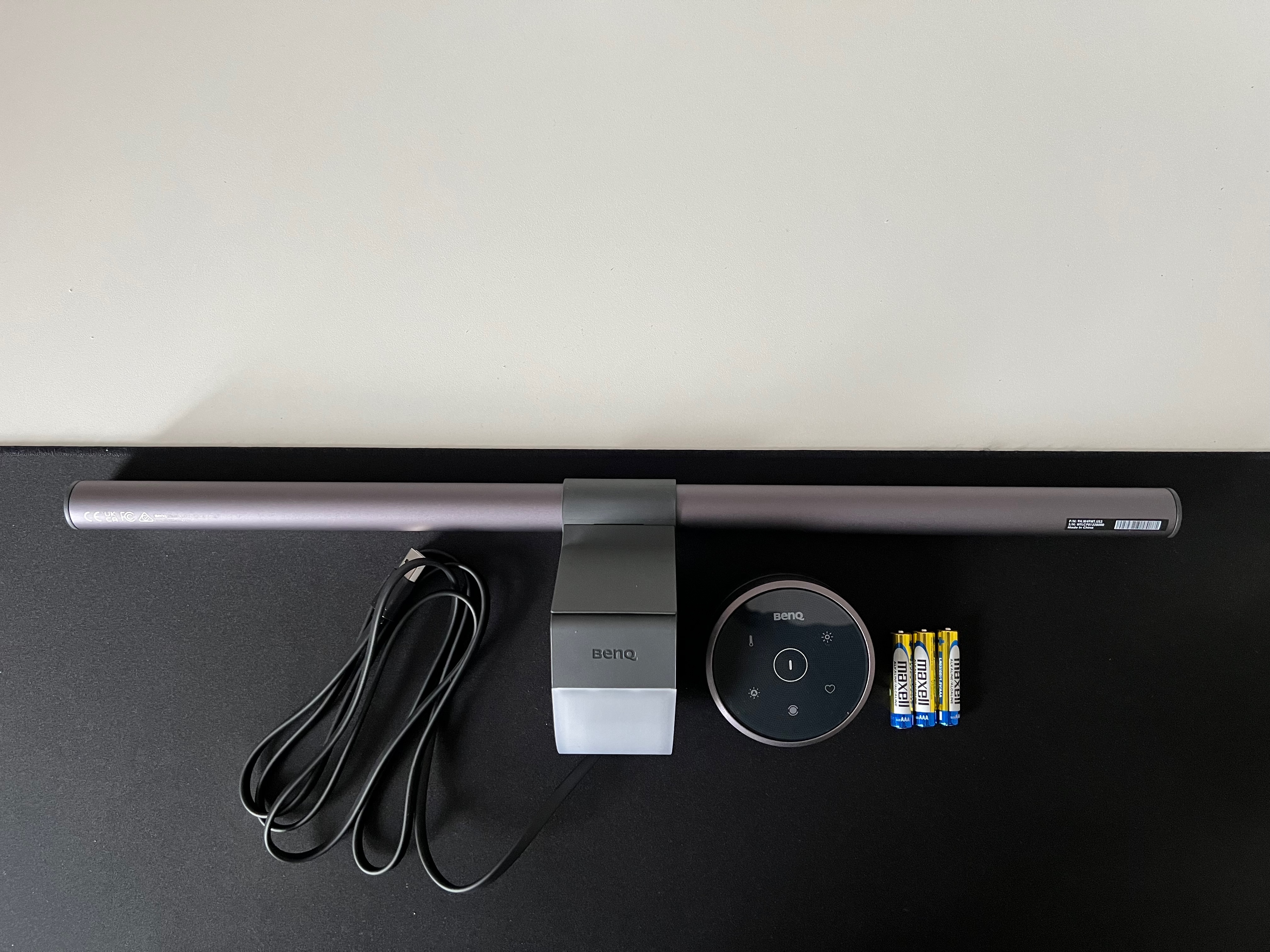 BenQ ScreenBar Halo, controller and batteries
