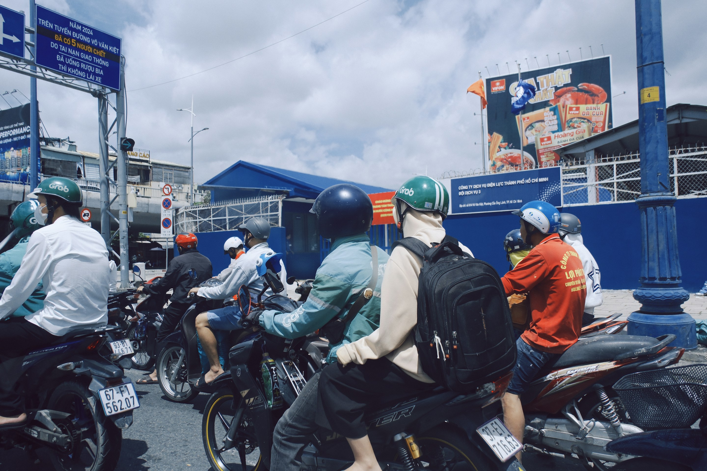 photo 1758629277936 e3d6469c7a15 aci0is