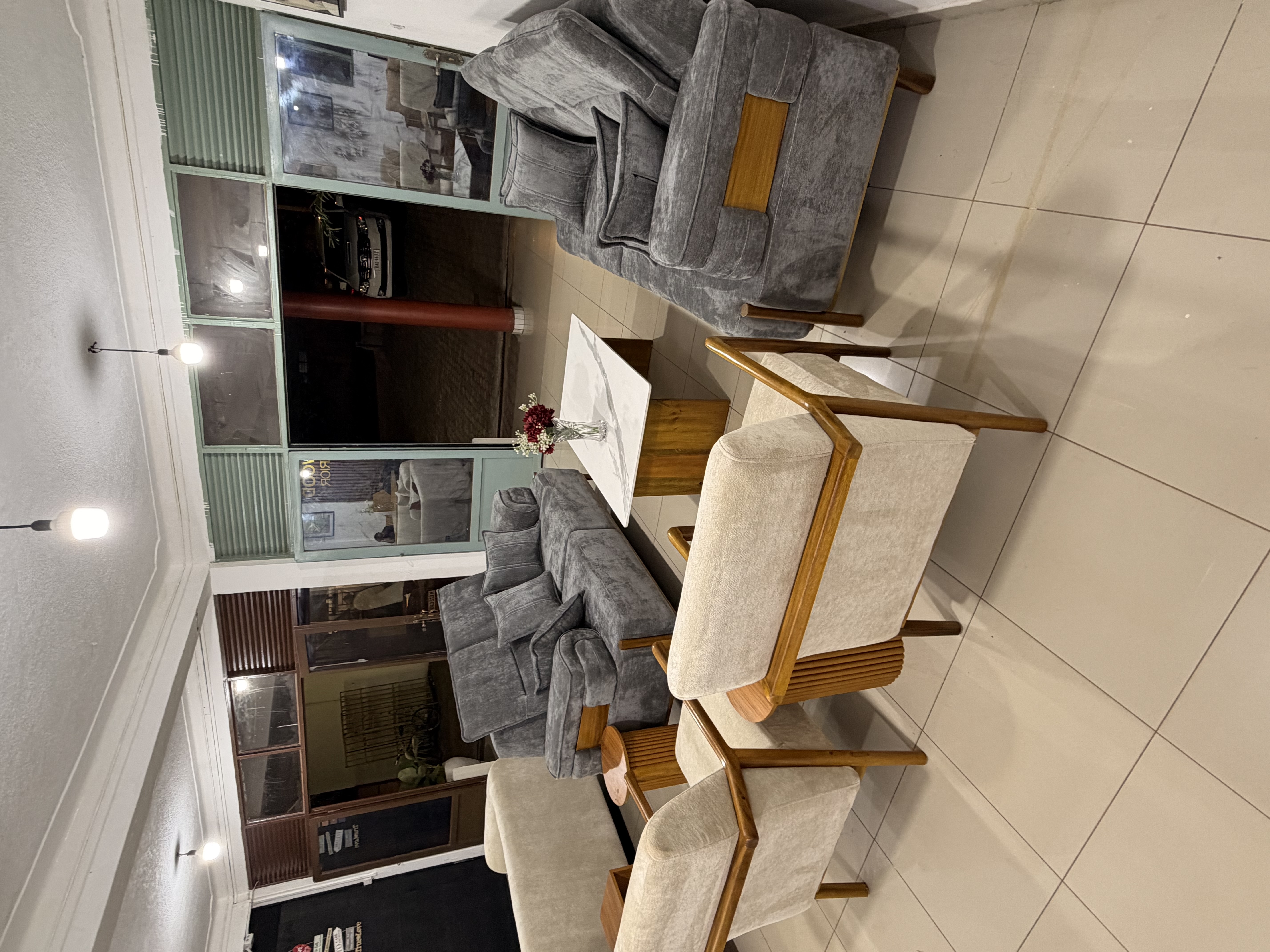 Salon (7)seats