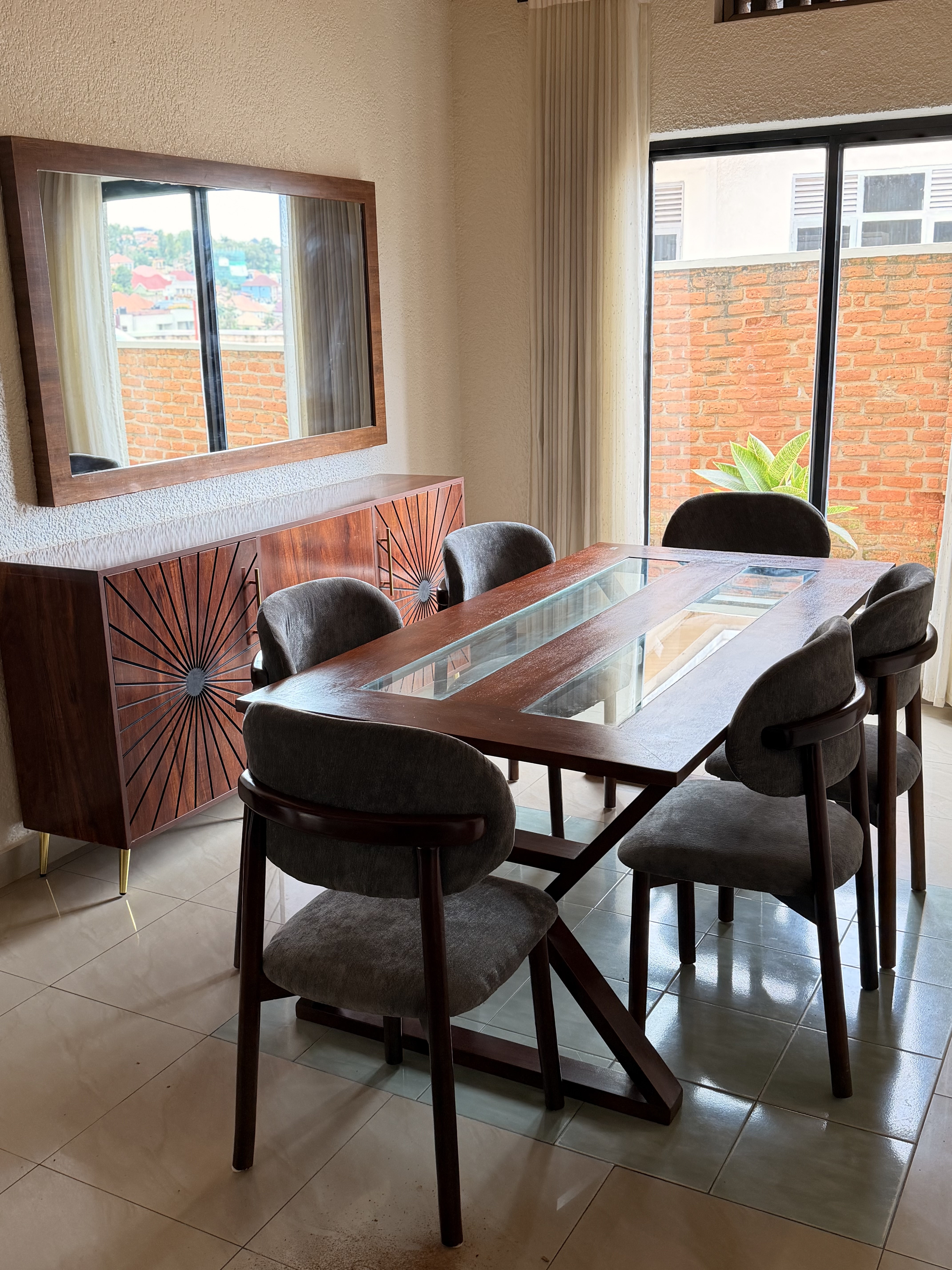 Dinnng table