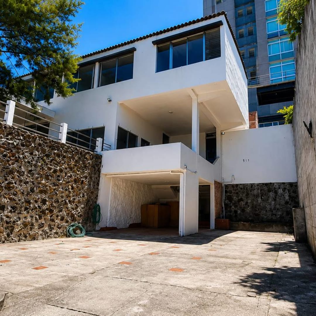CASA EN ALQUILER PARTE ALTA COLONIA ESCALON SAN SALVADOR