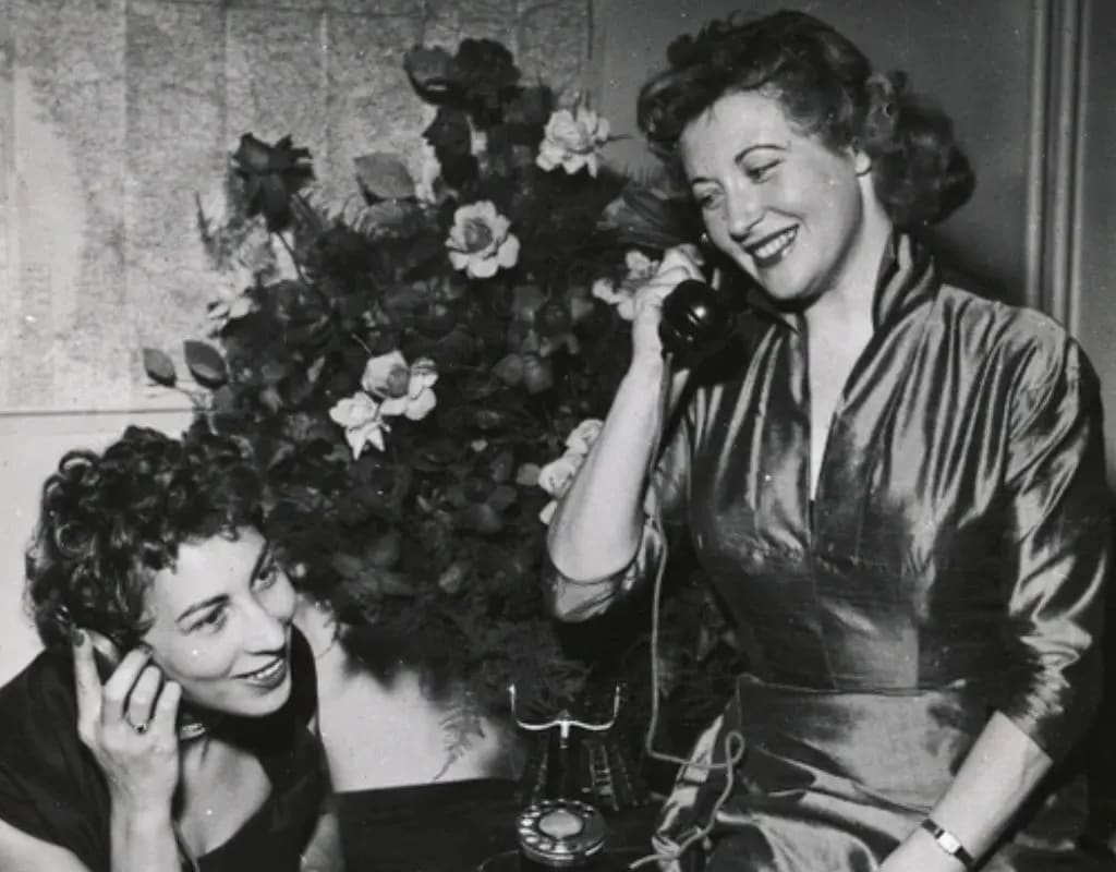 Gr&uuml;nderin Simone P&eacute;r&egrave;le (rechts)