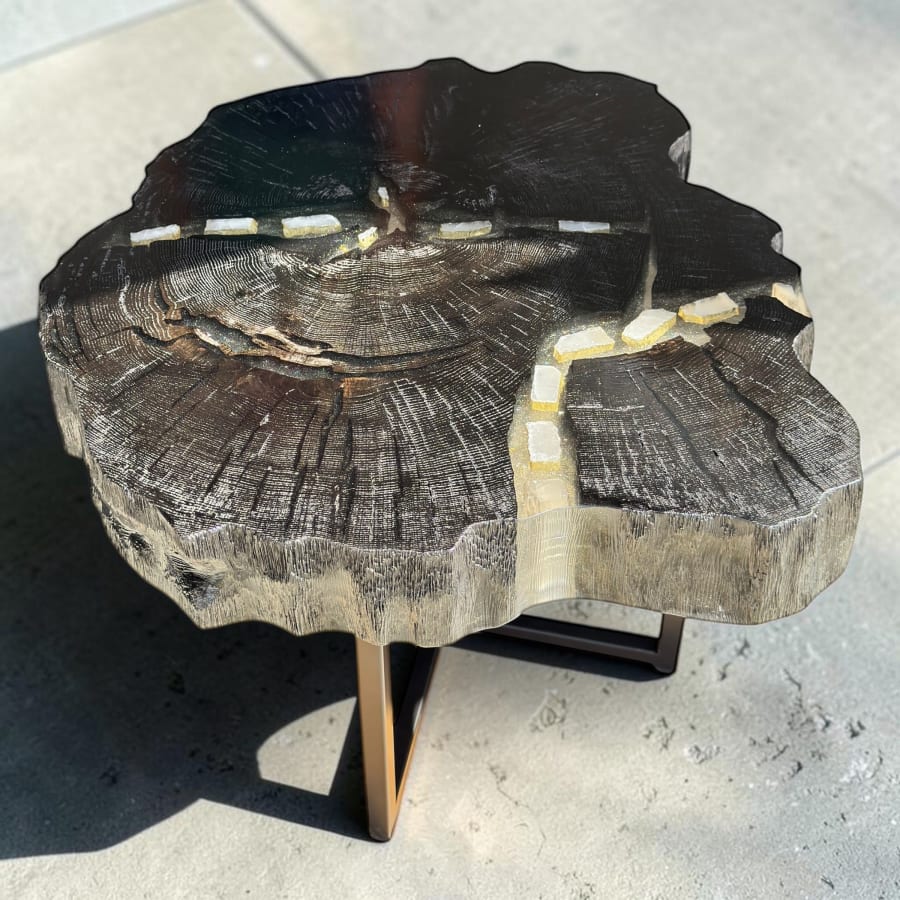 Selenite Vein — stolik z czarnego dębu, selenitu i żywicy — Selenit