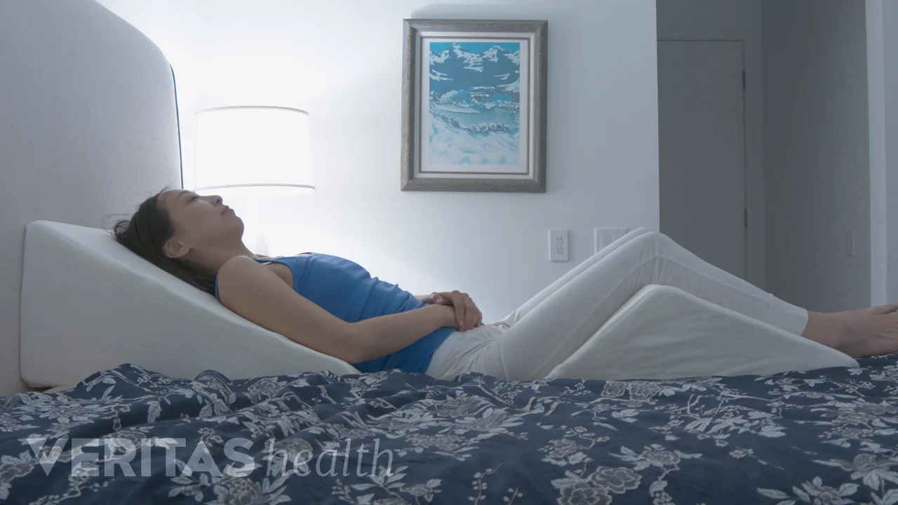 Pillow under knees for sciatica online