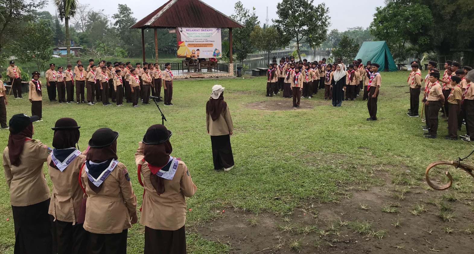 Kegiatan camping Kampung Pramuka di Embung Kaliaji