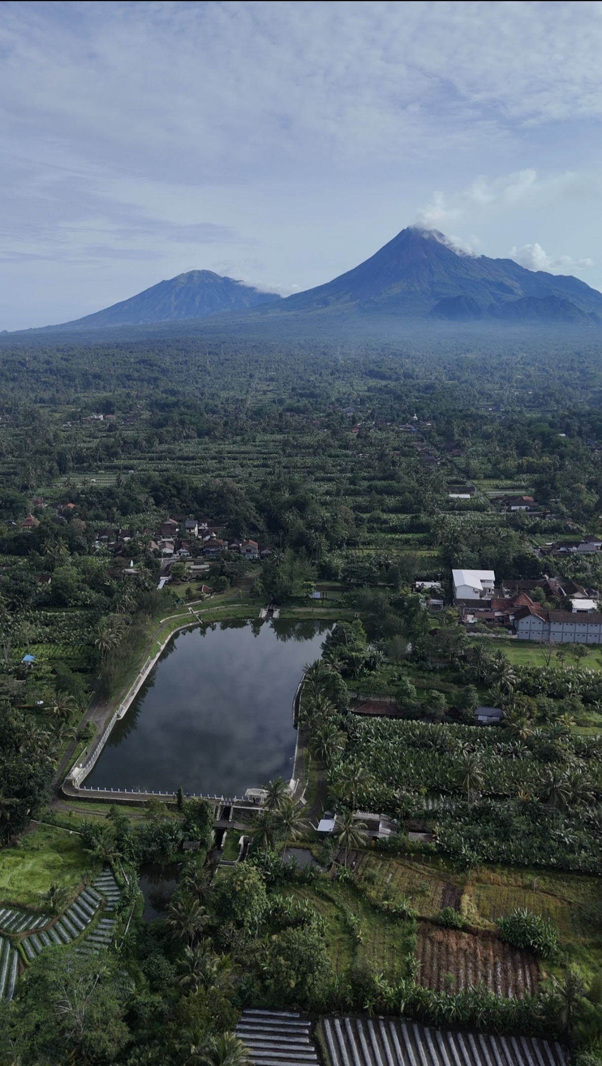 Jalan setapak menuju Embung Kaliaji