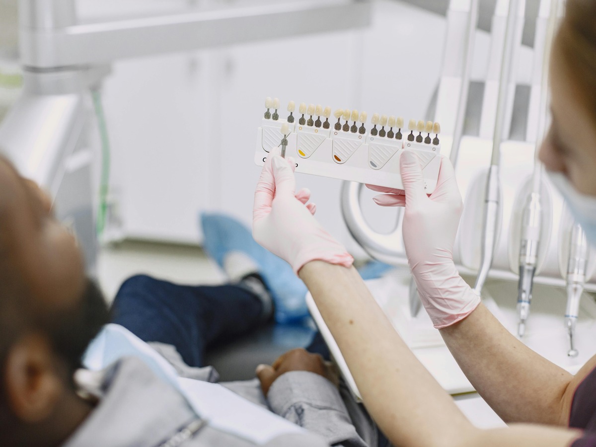 Veneers vs. Clear Aligners: Which Is Better for Your Smile?