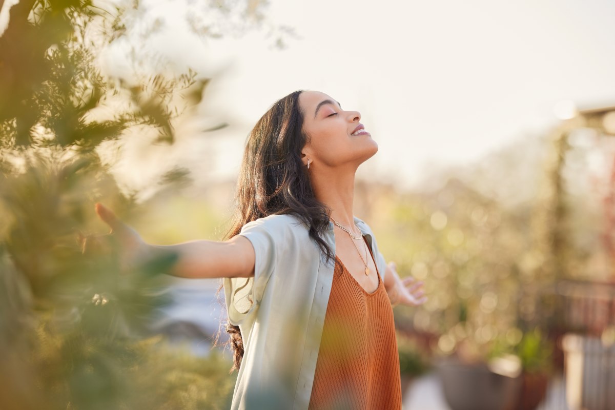 Smile Makeover for Photography: How Light Reflects Off Different Veneer Materials