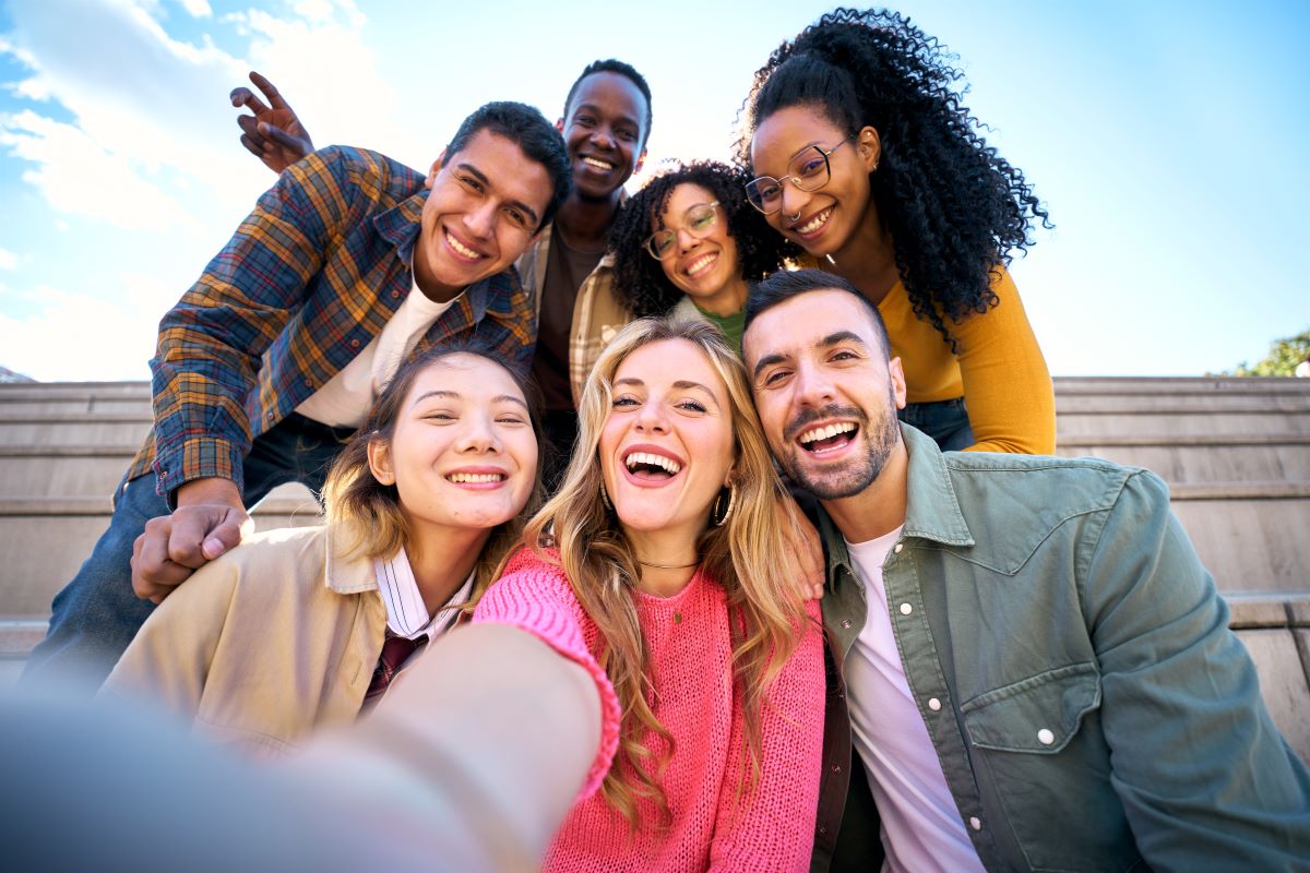 Can You Get Porcelain Veneers If You Keep a Natural Diastema Gap Between Your Front Teeth?
