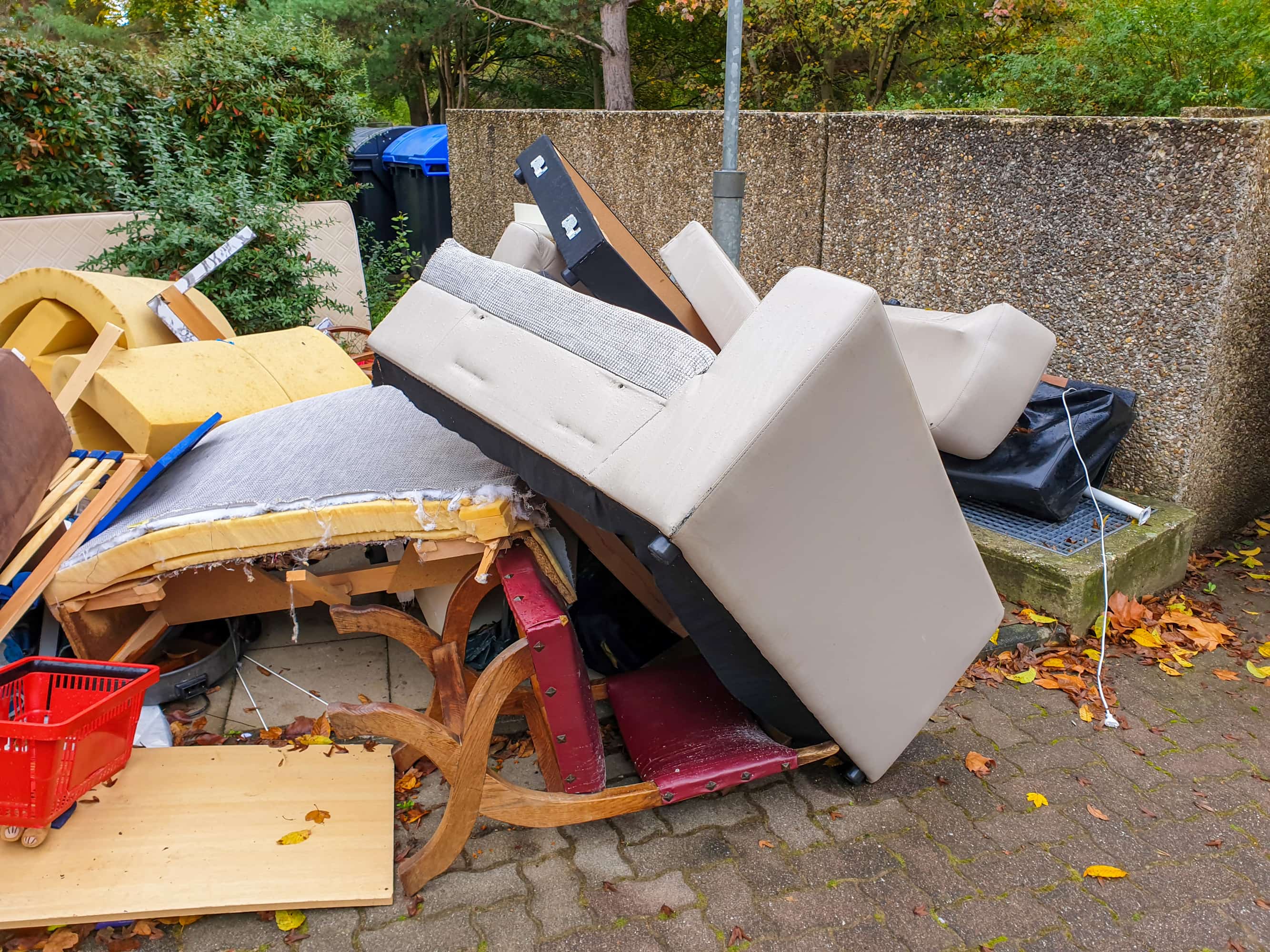 How to Get Rid of Large Household Items in London Without Breaking the Law