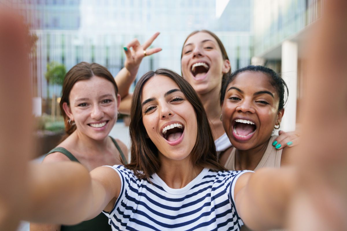 How Does an Imbalance in Your Oral Microbiome Contribute to Rapid Plaque Accumulation on Front Teeth?