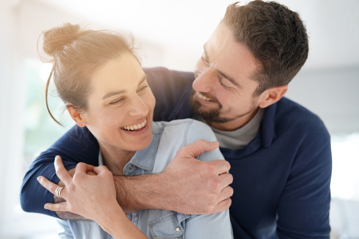 What is the difference between checking for active Chlamydia DNA and looking for past Chlamydia exposure?