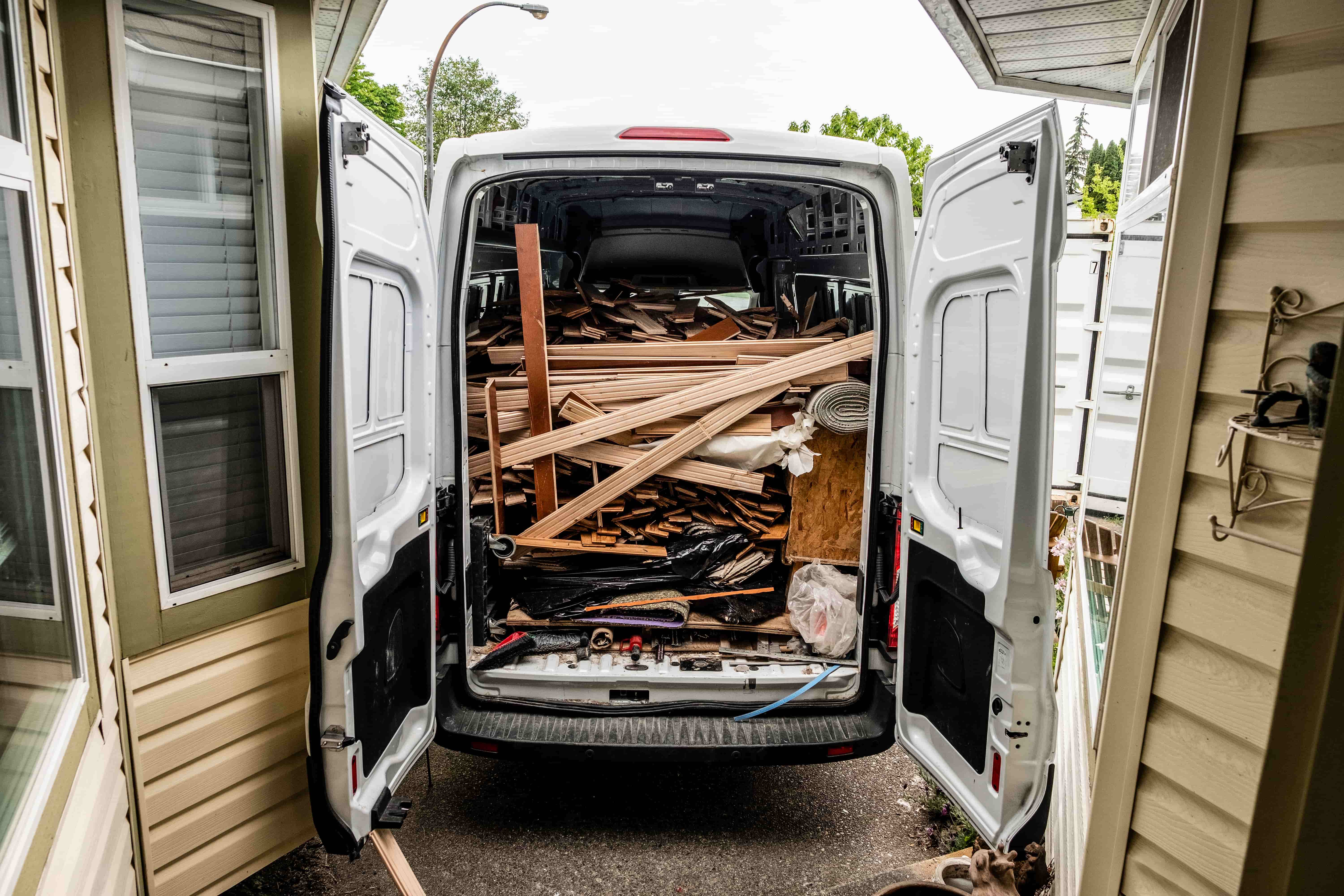 How Much Waste Can a London Rubbish Removal Van Take? Understanding Load Sizes and Pricing