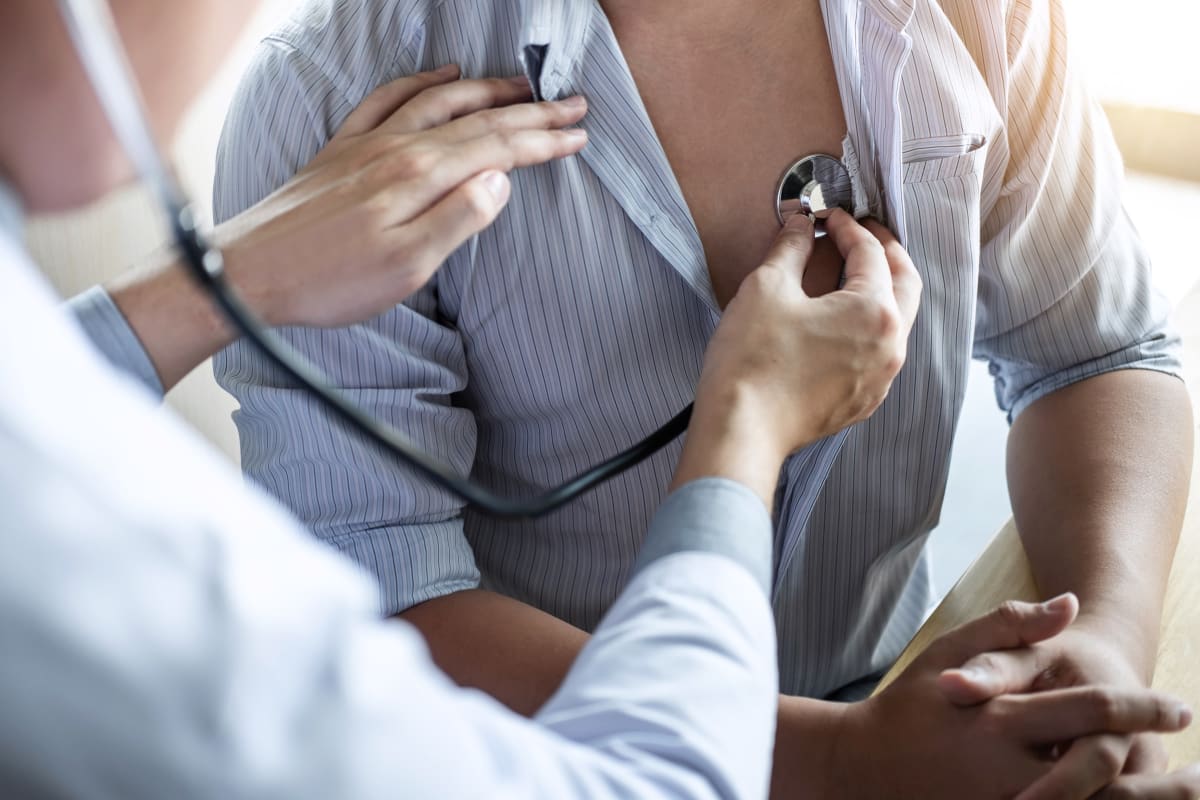 Patient discussing private and NHS cardiology options with a heart specialist in London