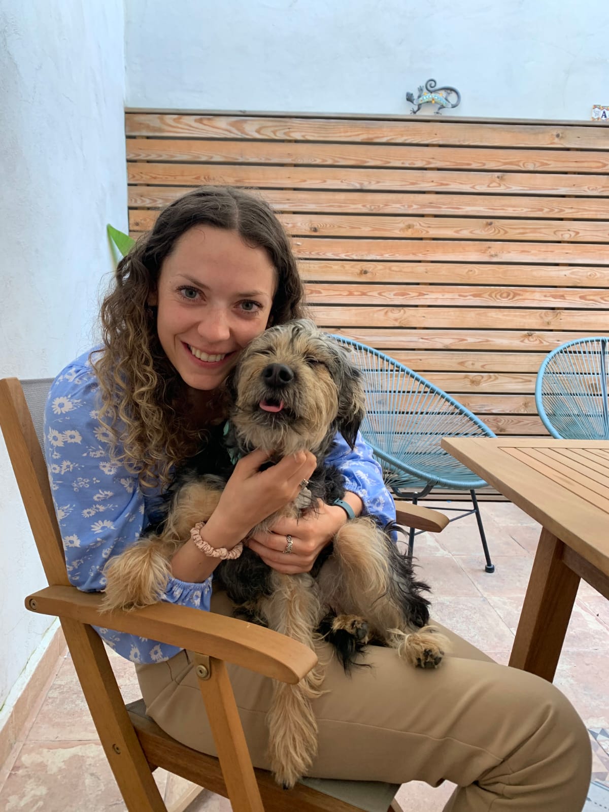Flo, the first Human of Ritmo, with a dog