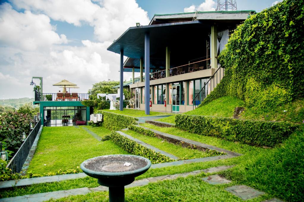 Giritale Hotel