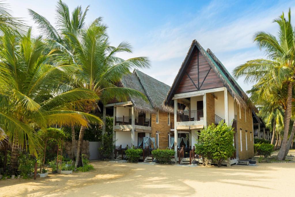 Maalu Maalu Resort - Pasikuda