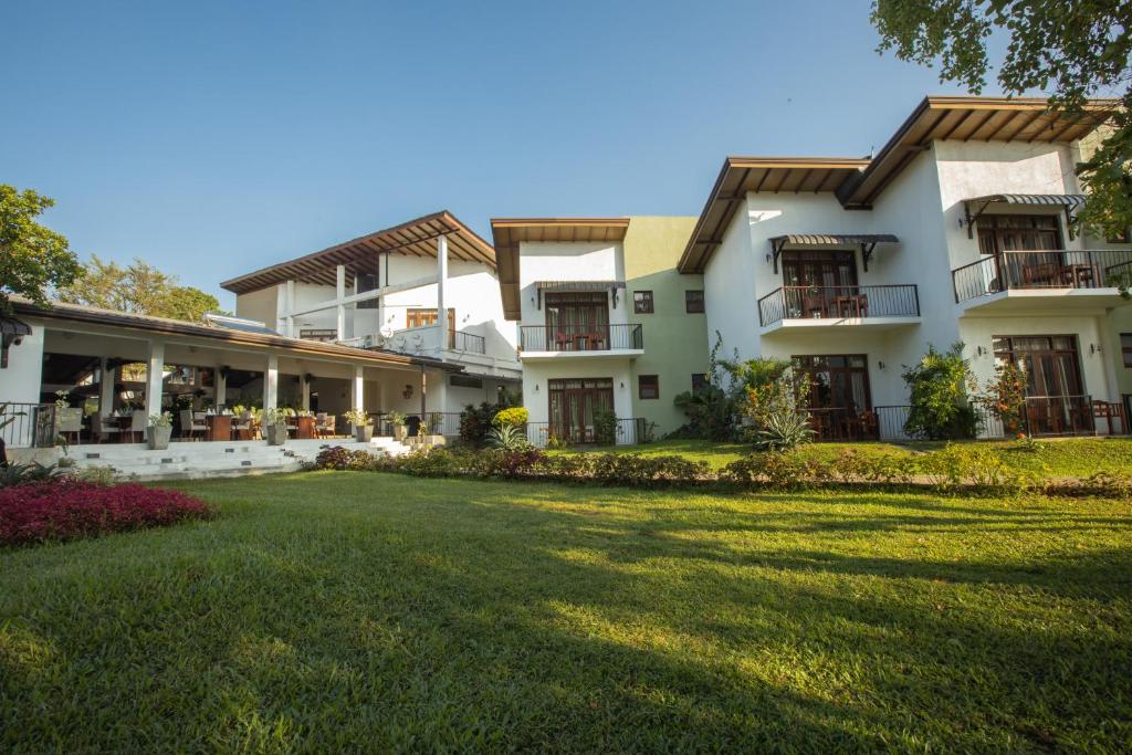 Sigiriya Wewa Addara Hotel - Hotel By The Lake