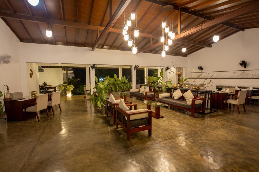 Sigiriya Wewa Addara Hotel - Hotel By The Lake