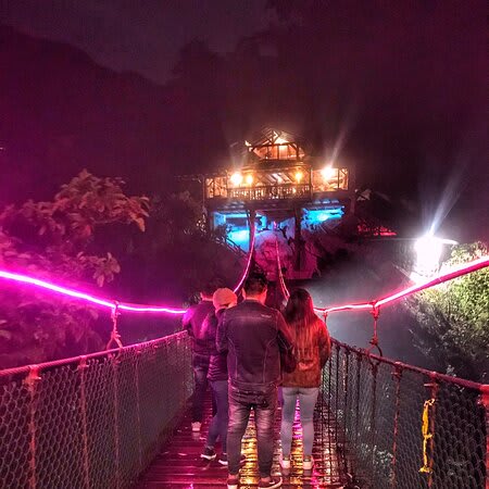 El Pailon del Diablo en la noche en Banos Ecuador