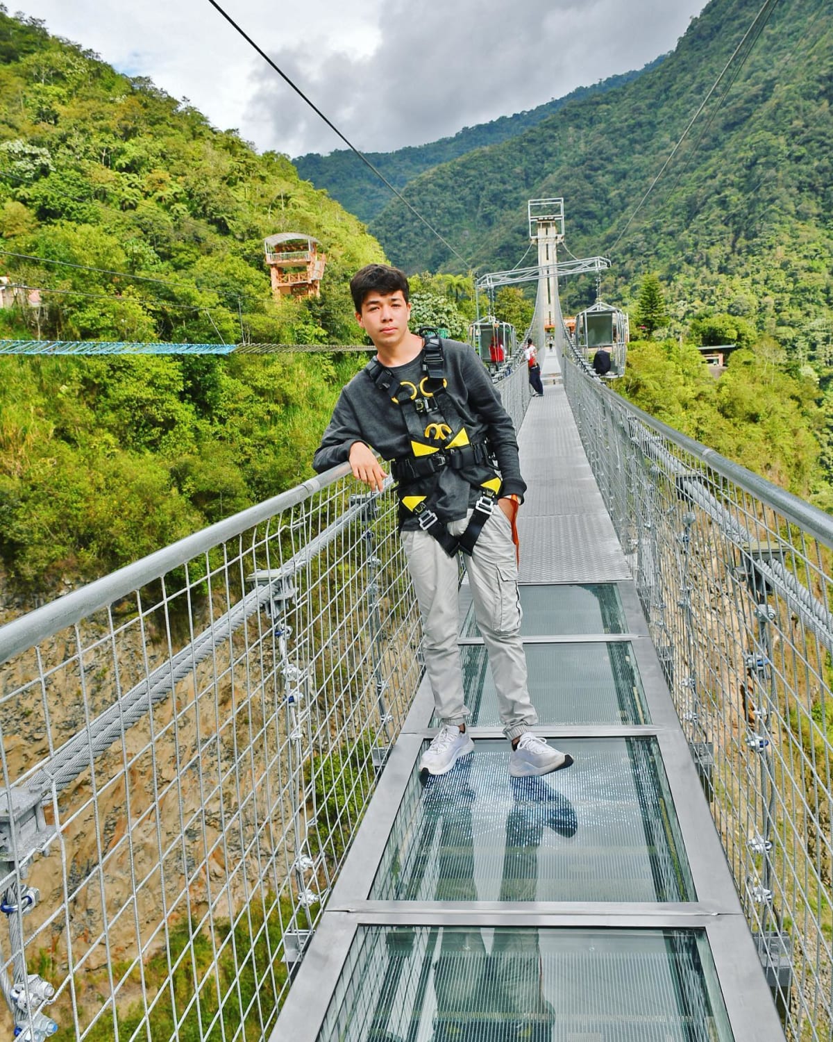 Puente de cristal Mega Adventure Park en Banos Ecuador