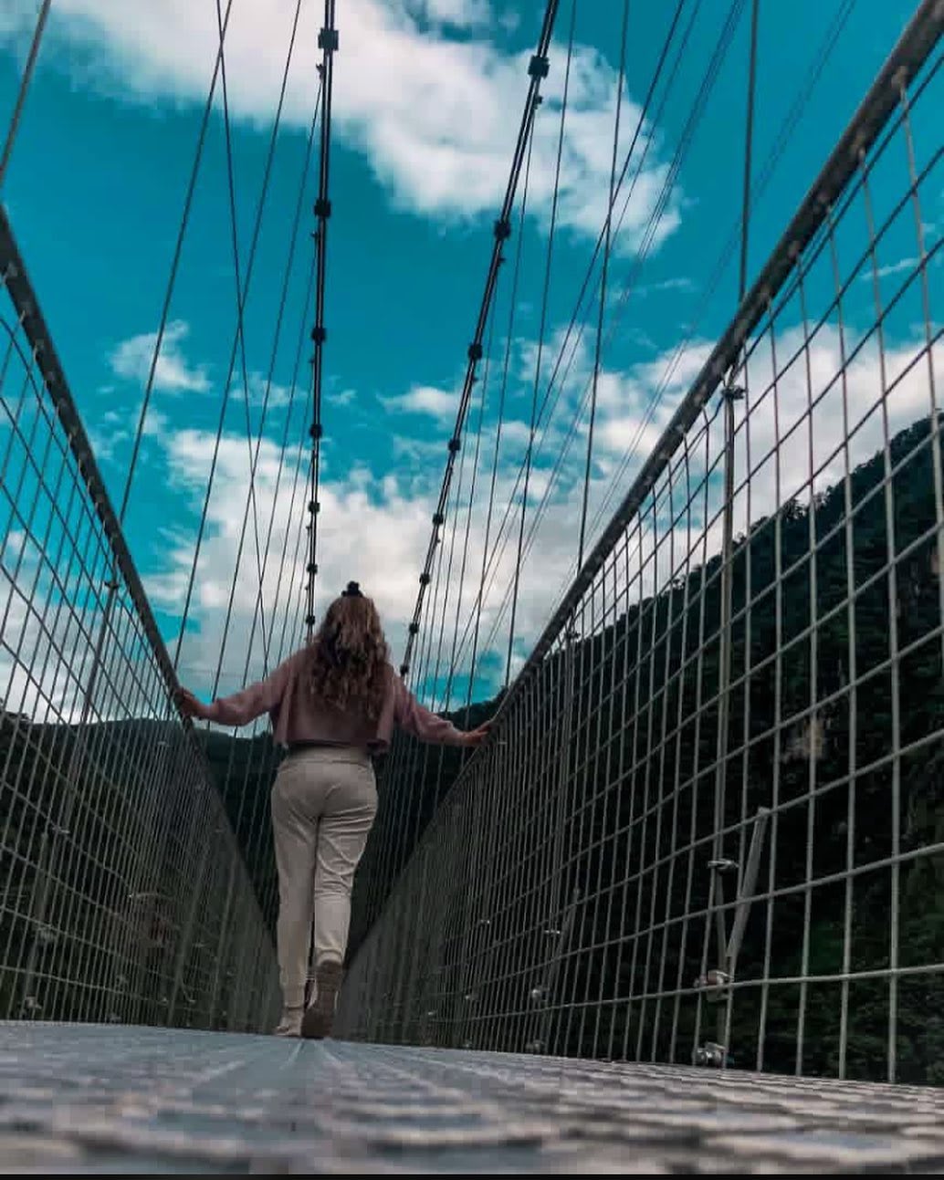 Puente de cristal Mega Adventure Park en Banos Ecuador