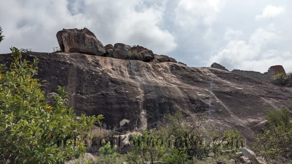 Jogikallu