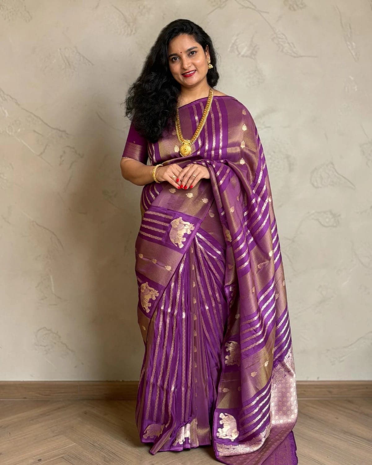 Viscose Saree (Borderless, Elephant Motifs)