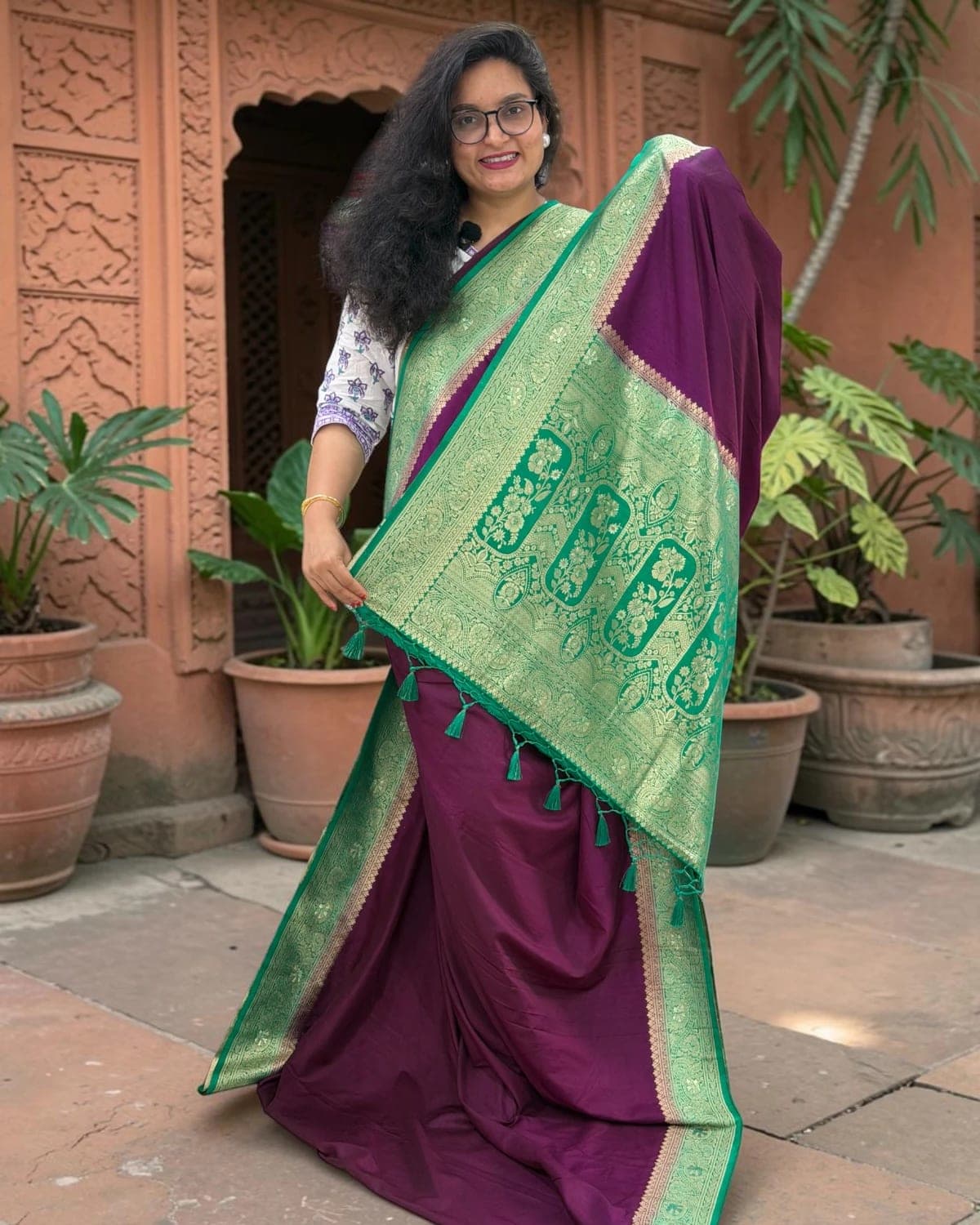 Banarasi Dola Saree (Floral Border, Rich Pallu D4)