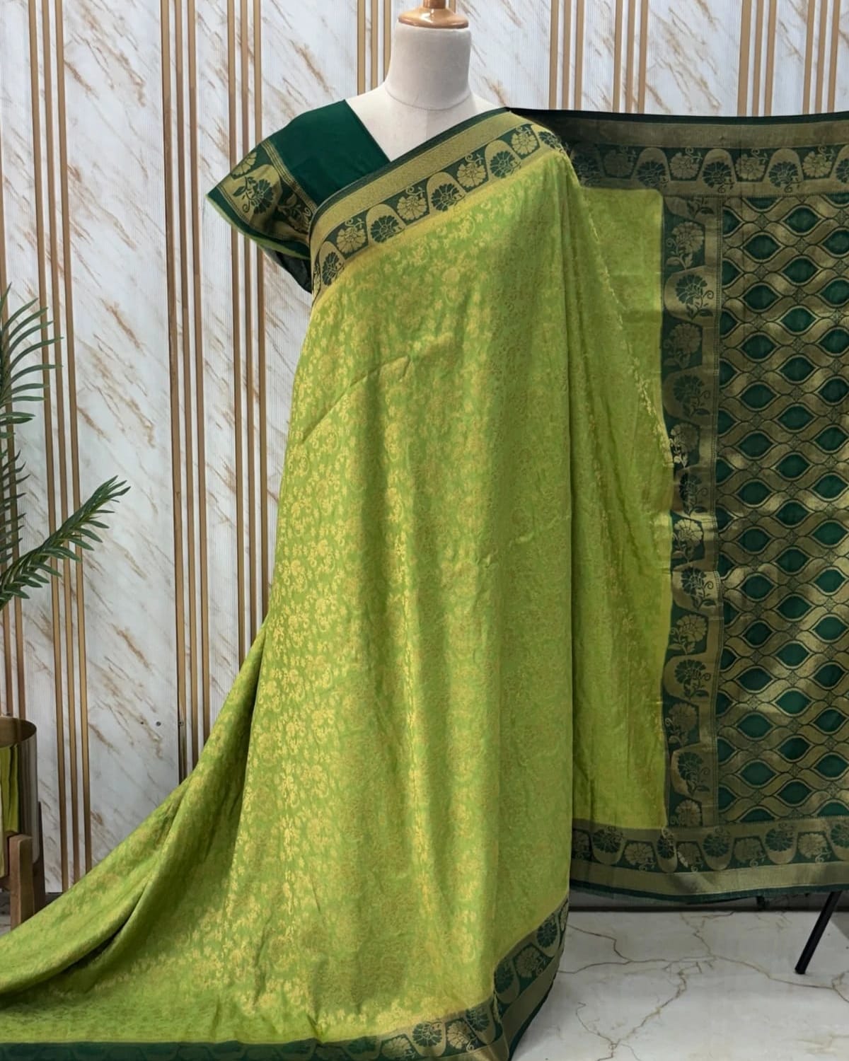 Chinnon Georgette (Jaal Pattern, Rich Pallu)
