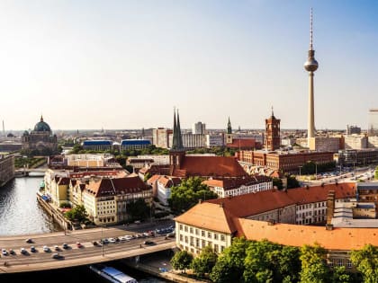 В Берлине начался протест против поддержки Украины и за отставку правительства