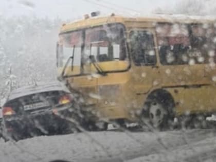 В Вязниковском районе школьный автобус попал в аварию