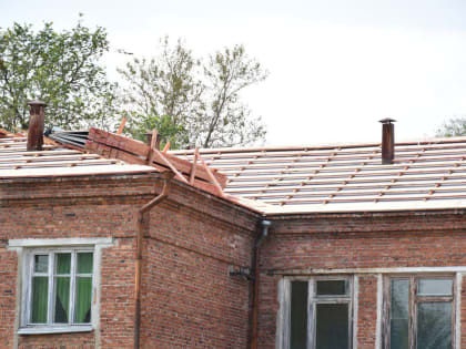 Алексей Соколов и Михаил Максюков проинспектировали ход работ по капитальному ремонту крыш гусевских школ №2 и №7