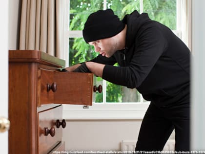 В Меленках мужчина подшофе хотел зайти в гости к приятелю, а в итоге вынес из дома все, что не приколочено