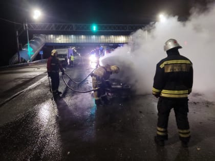 Во Владимире на трассе М-7 машина загорелась после ДТП: двое пострадавших