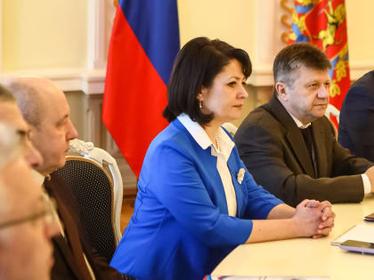 Спикер ЗС поздравила уполномоченного по правам человека с профессиональным юбилеем