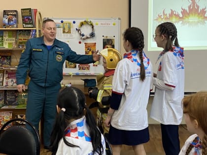 Выставка фоторабот сотрудника пожарной охраны открылась в библиотеке города Коврова