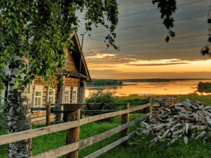 Создатель деревни для иностранцев рассказал, почему американцы ищут свободу в России