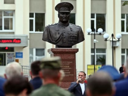 В День города во Владимире открыли сквер в честь героя России Романа Кутузова