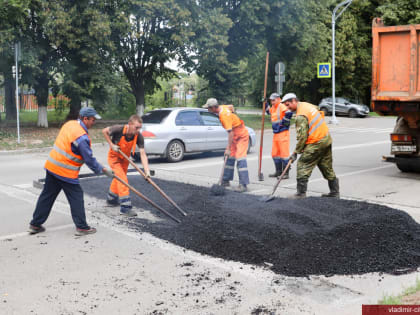 Во Владимире продолжаются работы по повышению дорожной безопасности у социальных объектов